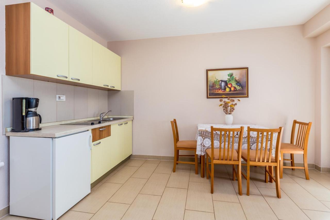 Apartman Ana Krk Town Exterior photo