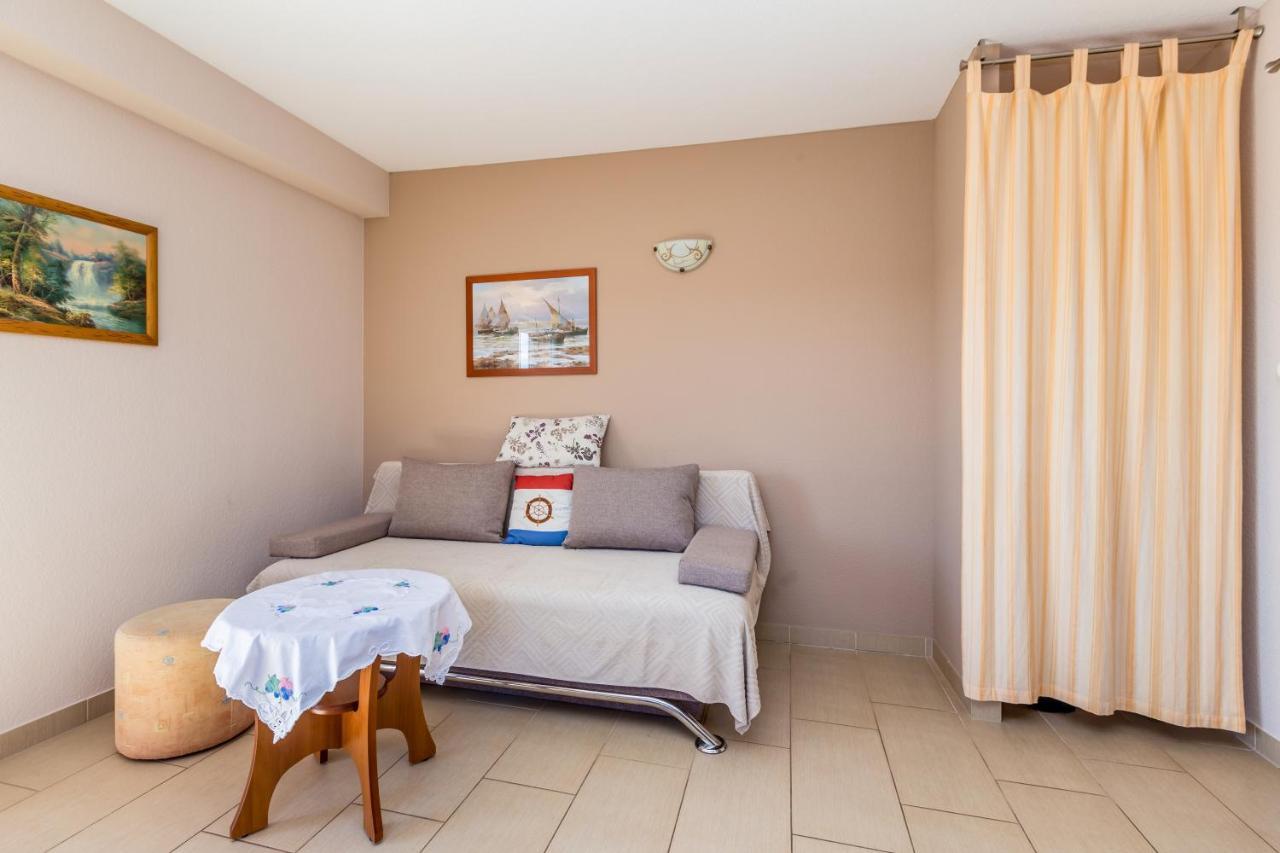 Apartman Ana Krk Town Exterior photo