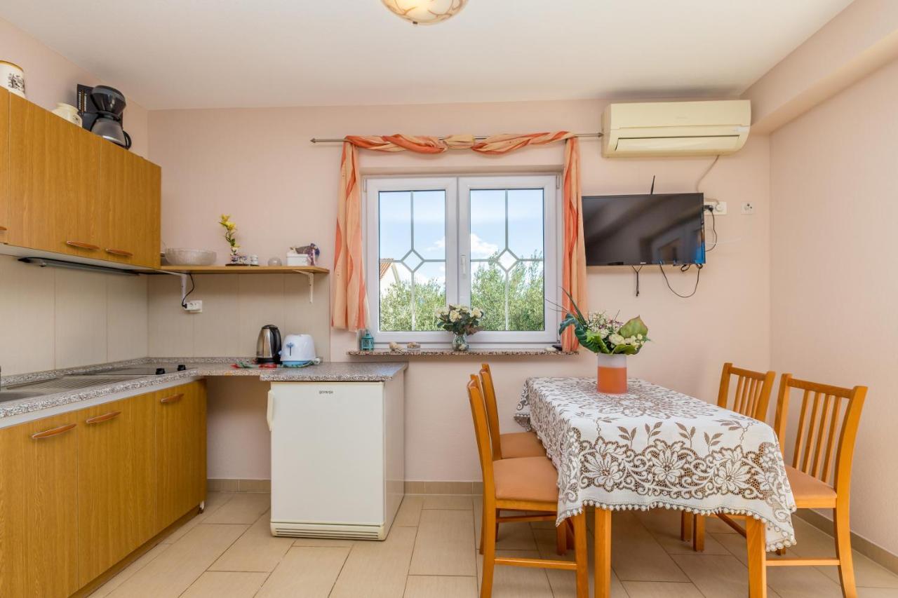 Apartman Ana Krk Town Exterior photo