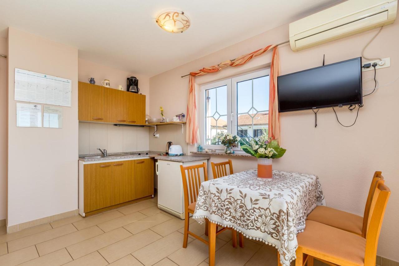 Apartman Ana Krk Town Exterior photo