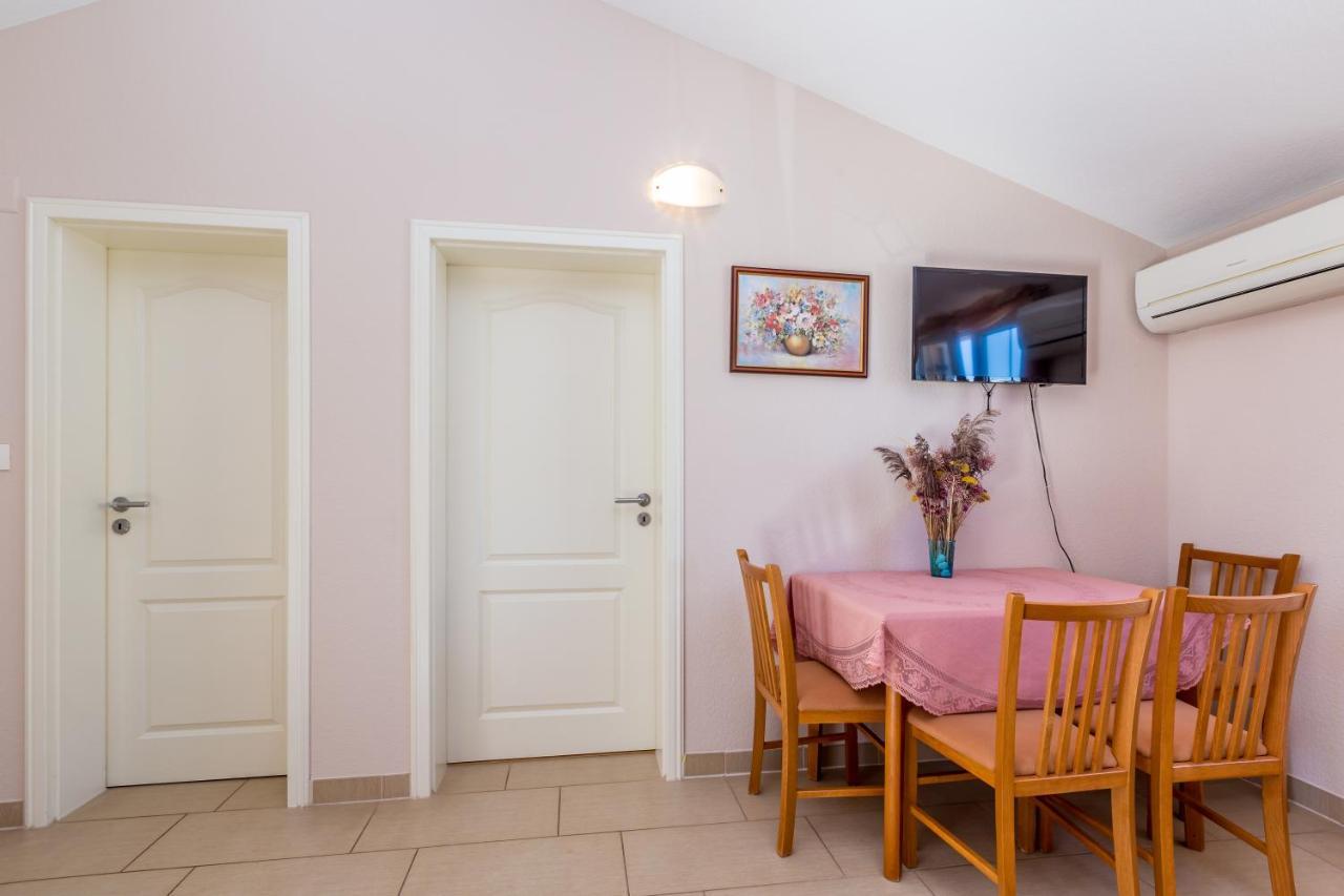 Apartman Ana Krk Town Exterior photo
