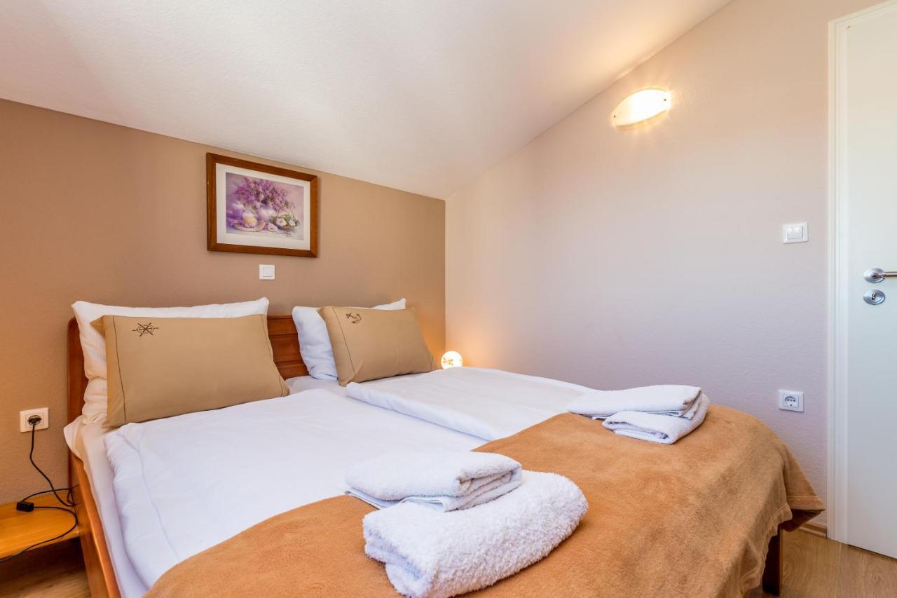 Apartman Ana Krk Town Exterior photo