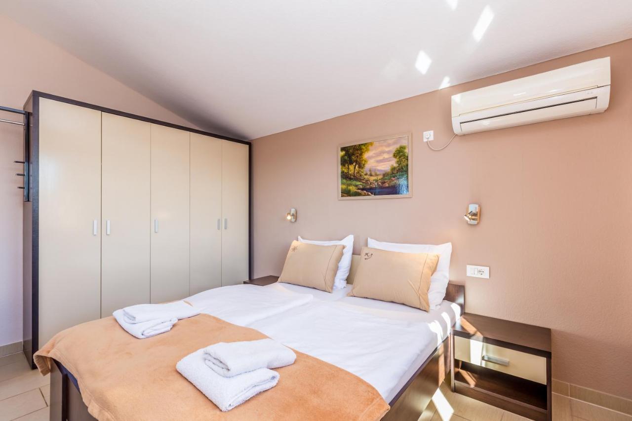 Apartman Ana Krk Town Exterior photo