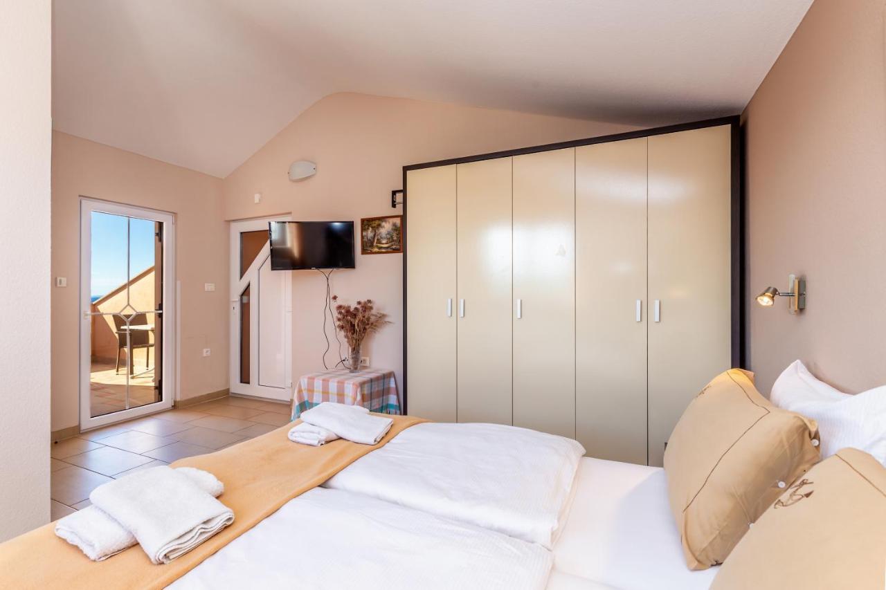Apartman Ana Krk Town Exterior photo