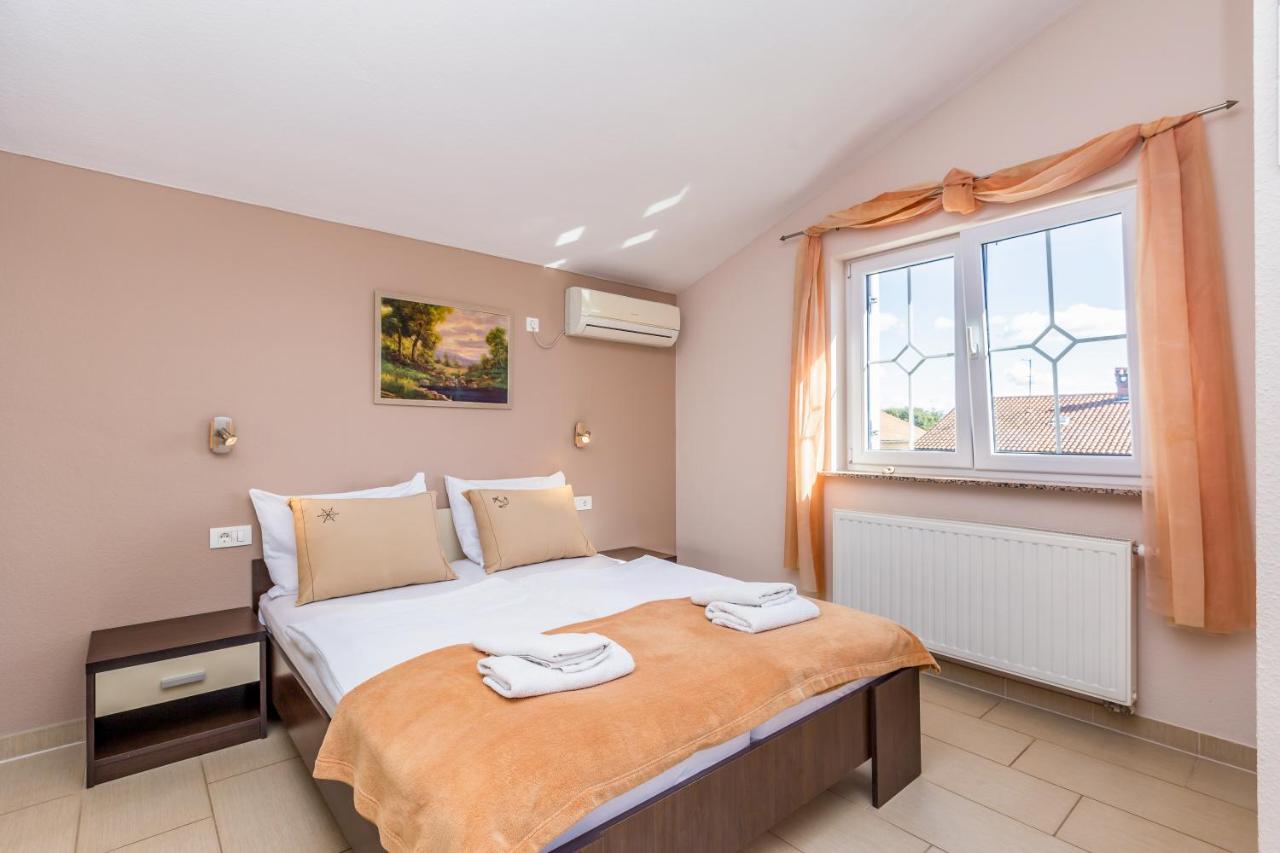 Apartman Ana Krk Town Exterior photo