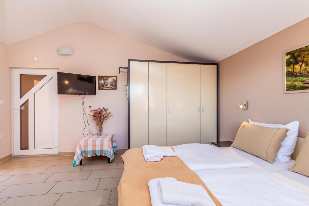 Apartman Ana Krk Town Exterior photo