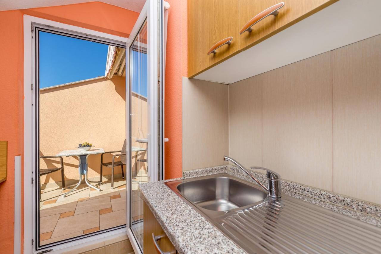 Apartman Ana Krk Town Exterior photo