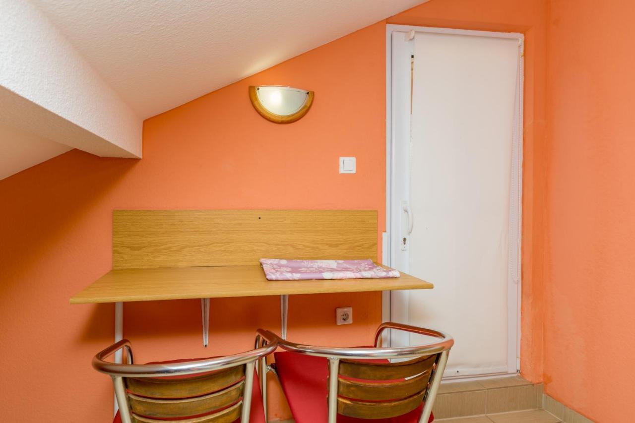 Apartman Ana Krk Town Exterior photo